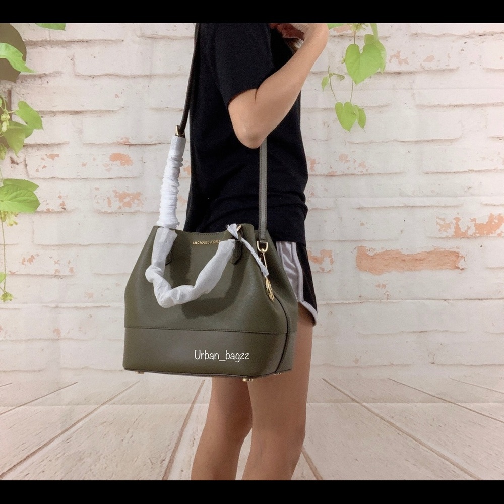 Michael Kors Trista Large Grab Bag Satchel - Picture 4 of 8